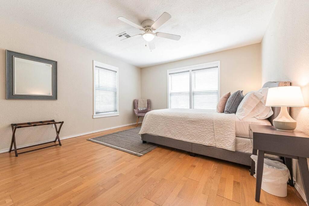 Escape To A Restored 1920S East Waco Bungalow Экстерьер фото