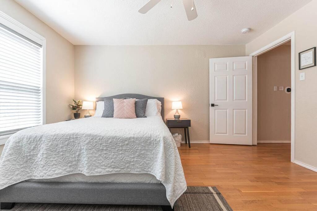 Escape To A Restored 1920S East Waco Bungalow Экстерьер фото