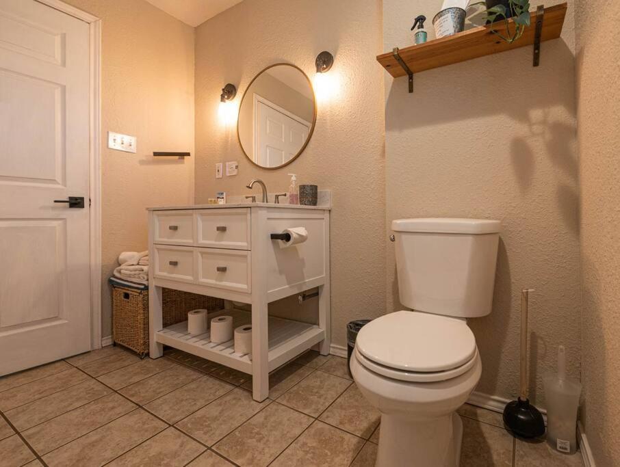 Escape To A Restored 1920S East Waco Bungalow Экстерьер фото