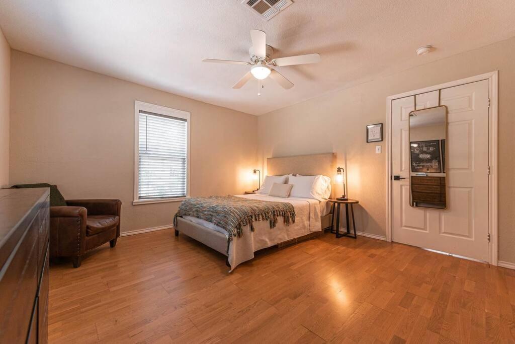 Escape To A Restored 1920S East Waco Bungalow Экстерьер фото