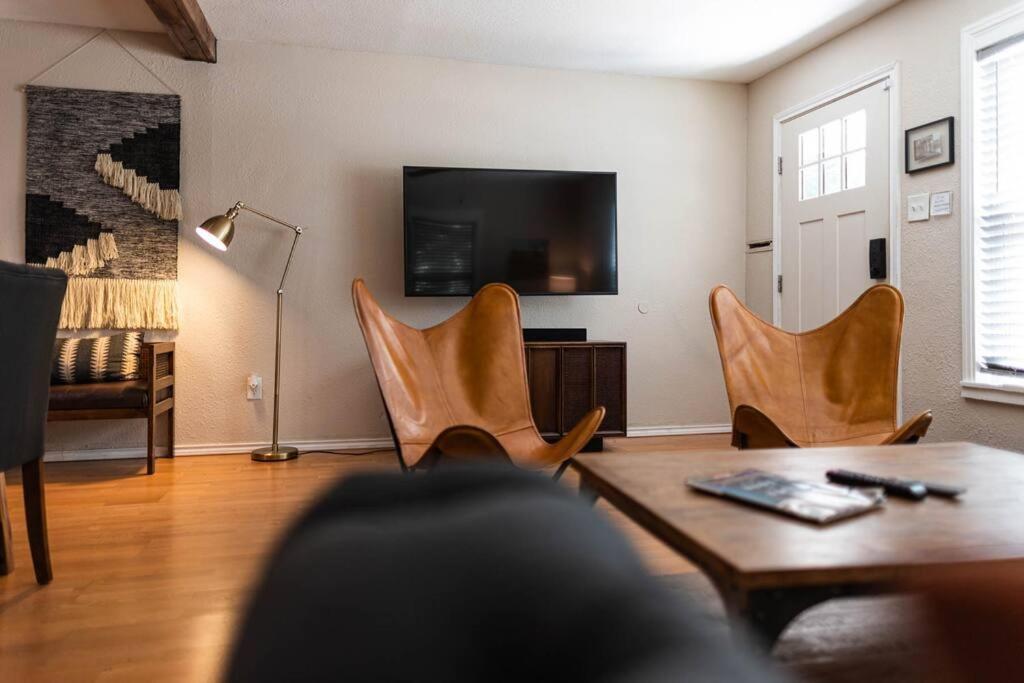 Escape To A Restored 1920S East Waco Bungalow Экстерьер фото